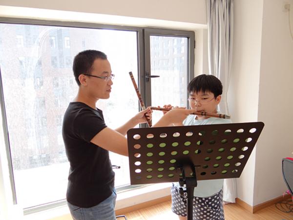 想学笛子，自学可以吗，要不要找老师教？