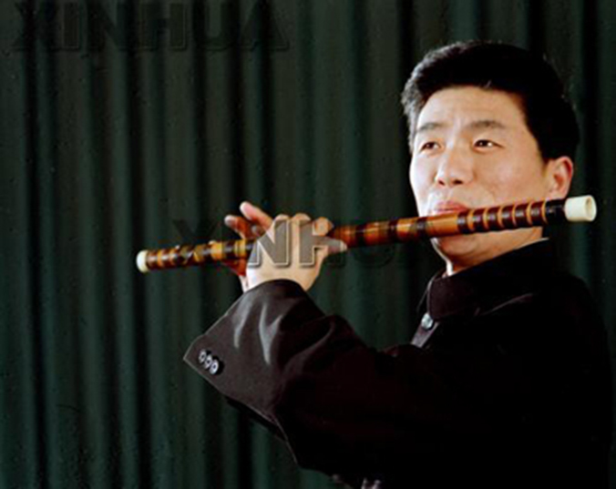 中国上海民族乐团笛子演奏家俞逊发
