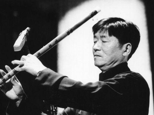 中国上海民族乐团笛子演奏家俞逊发